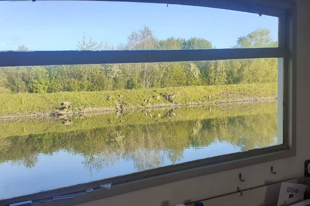 Sleeping in a barge in Béthune in Oye-Plage, Región de Saint-Omer