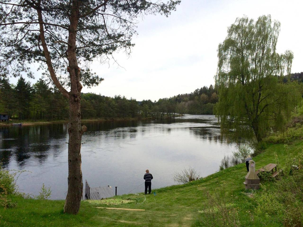 Mit Blick auf das Wasser in Mandal 