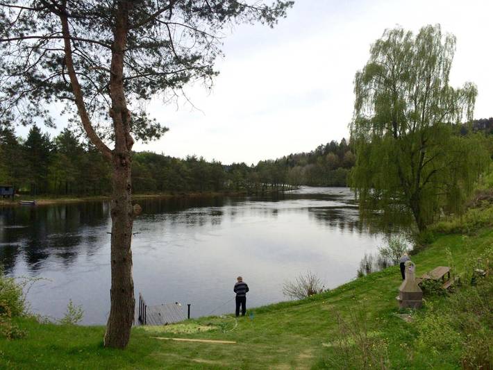 Mit Blick auf das Wasser in Mandal