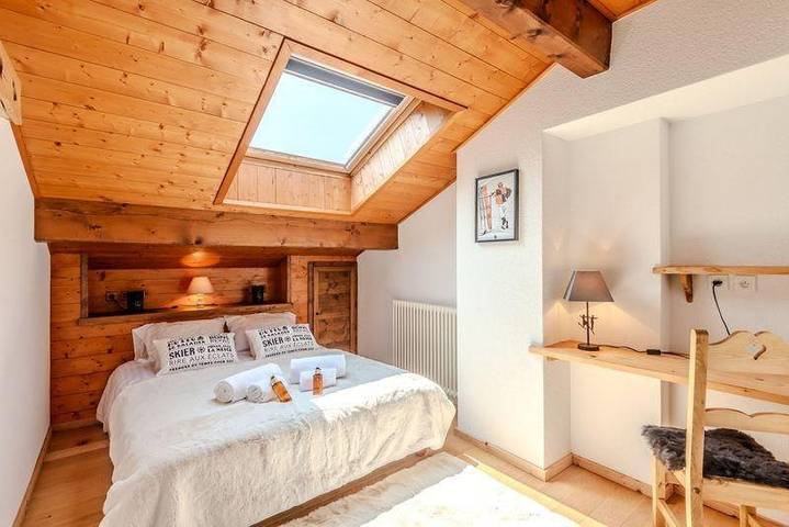 Gîte pour 13 personnes, avec vue ainsi que jardin et sauna, animaux acceptés à Vacheresse - 4