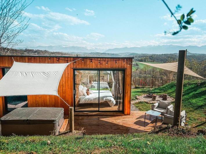 Gîte pour 2 personnes, avec Jacuzzi et Terrasse ainsi que Jardin et Vue à Lasseube
