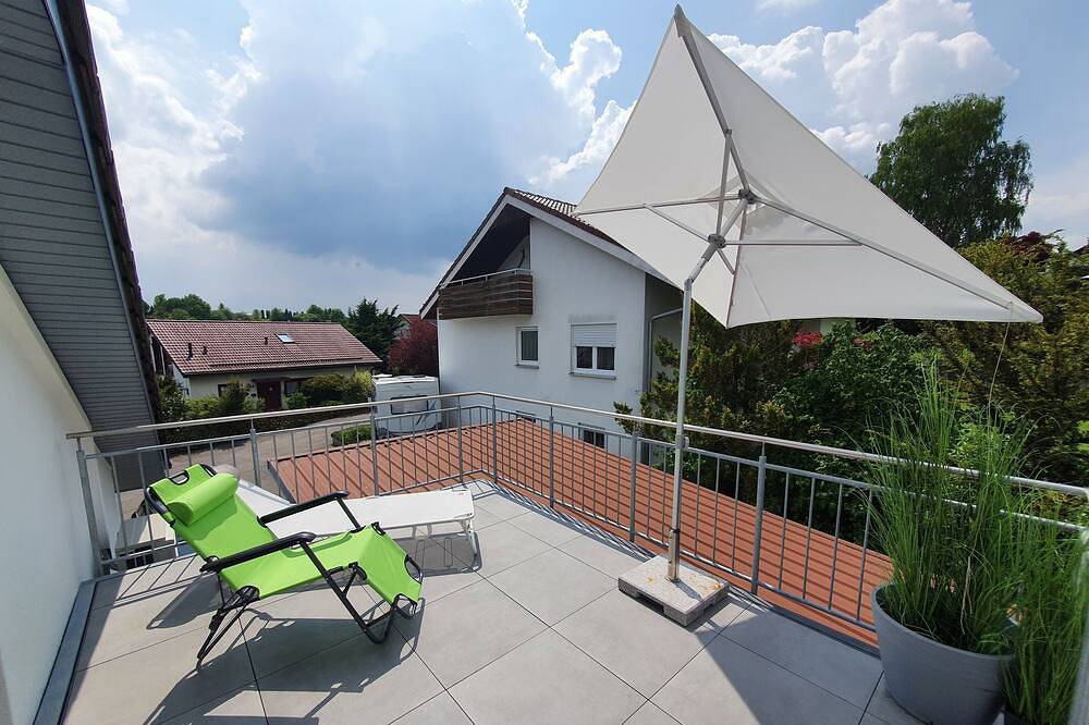 Ganze Wohnung, Idyllische moderne Ferienwohnung mit zwei Balkonen und Klimaanlage in Bermatingen, Region Bodensee-Oberschwaben
