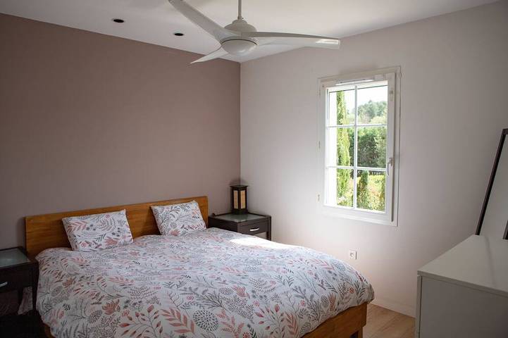 Location de vacances pour 6 personnes, avec jardin ainsi que terrasse et jacuzzi à Peynier - 2