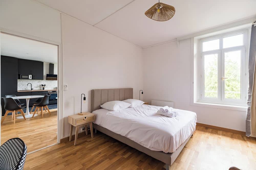 Appartement entier, Hôtel Lefort - La bretonne authentique vue jardin - Proche gare et centre in Guingamp, Région de Guingamp