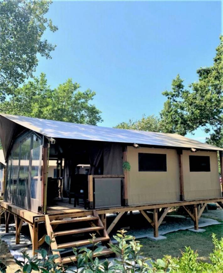 Tente pour 5 personnes, avec bassin pour enfant dans le Golfe du Morbihan