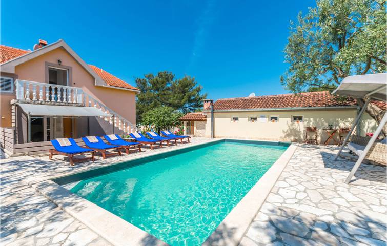Apartament wakacyjny dla 4 osób, z taras i basen w Sveti Filip i Jakov