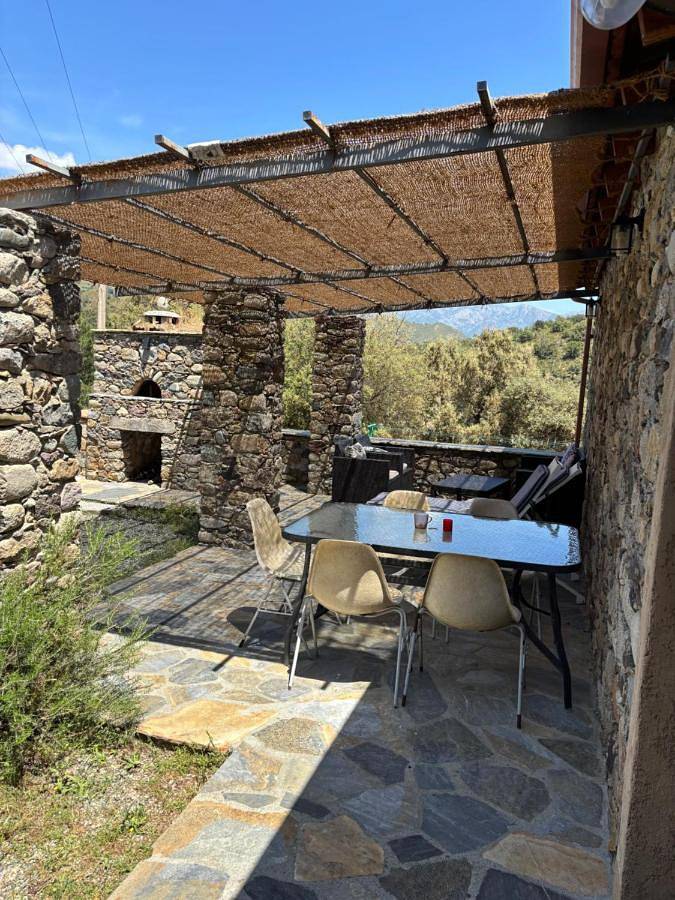 Location de vacances pour 4 personnes, avec vue ainsi que jardin et terrasse à Moltifao - 3