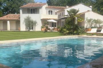 Cottage pour 6 personnes, avec jardin ainsi que terrasse et jacuzzi à Peynier