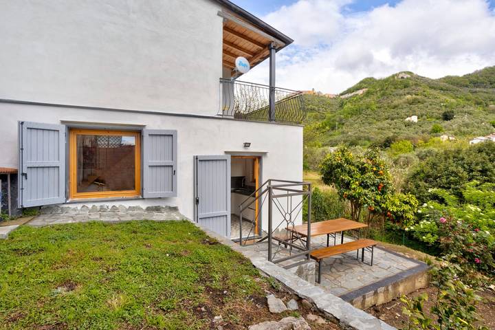 Casa vacanze 'Villino Marco' con terrazza privata, Wi-Fi e aria condizionata in Casano-Dogana-Isola, Luni