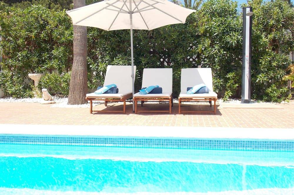 Nouvelle Villa 4 chambres / 4 salles de bain piscine privée et jardin Port Adriano in El Toro, Calvià