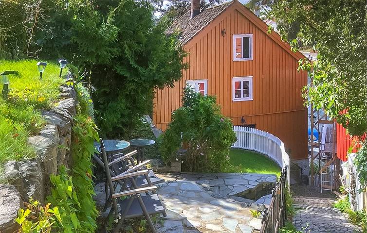 Feriehus for 6 personer, med Terrasse og Hage i tillegg til Innsjøutsikt i Arendal 