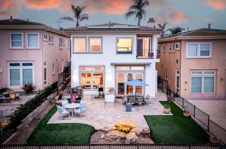 Vacation rental for 9 people, with yard and balcony, kid friendly in Carlsbad