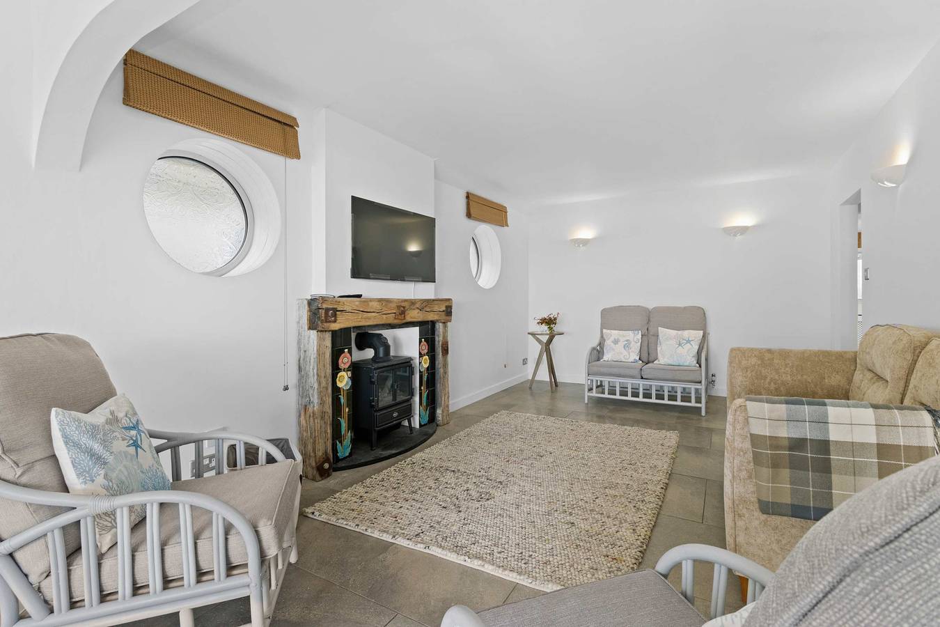 Beachfront Bungalow in Pevensey Bay with Sea Views in Pevensey, East Sussex