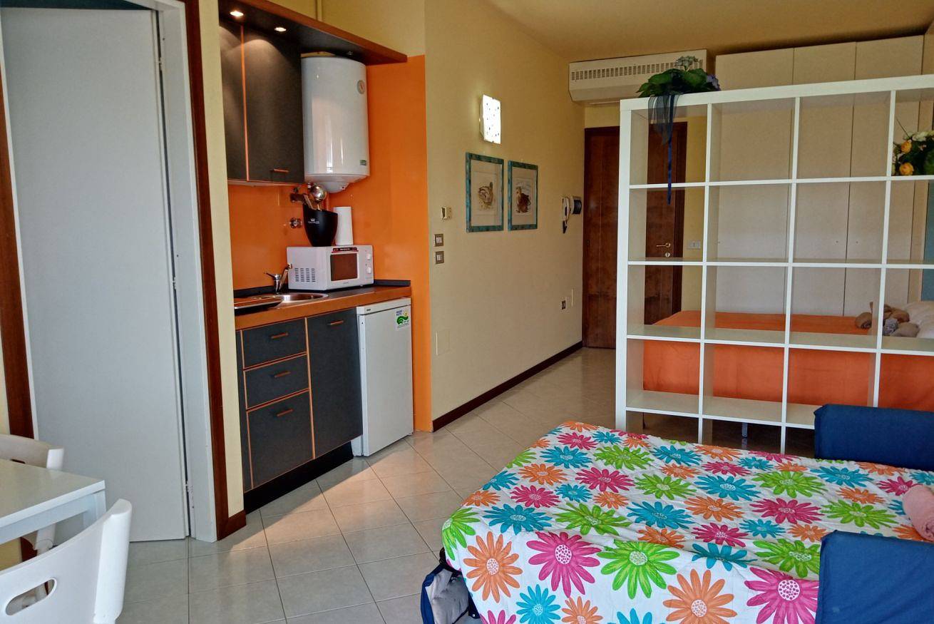 Ganze Wohnung, Ferienwohnung für 2 Personen mit Seeblick in Colombare, Sirmione