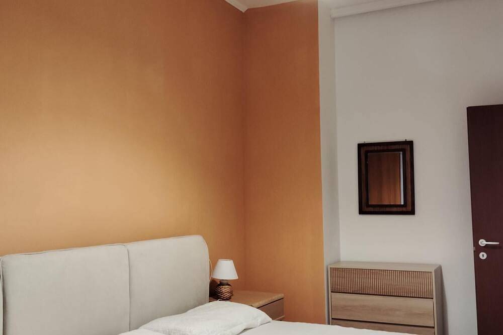 Apartamento entero, Spacious one-bedroom apartment with balcony steps from the harbor and beaches in Porto Garibaldi, Provincia de Ferrara