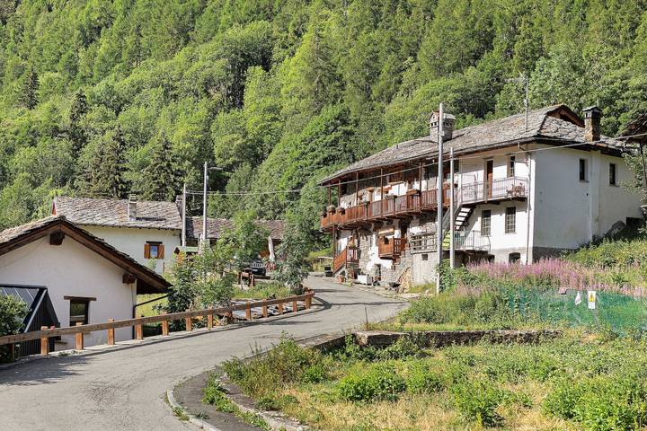 Room 'Camera 5 - Doppia' with Mountain View and Wi-Fi in Comune di Ollomont, Wallisian Alps