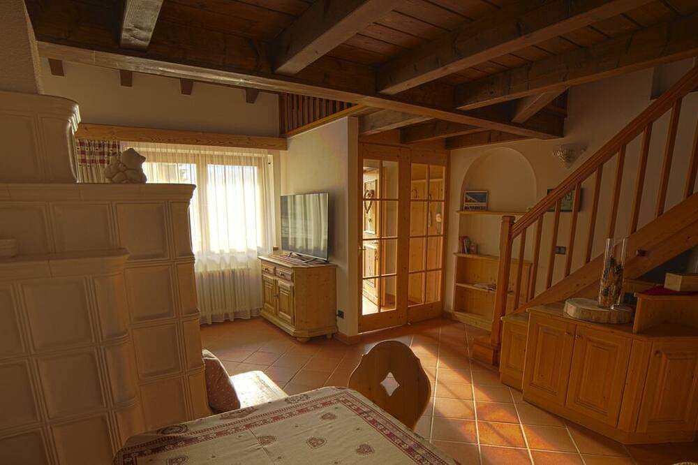 Ganze Wohnung, Al Soladif - Attic room with a view. Magic in a mansion in the heart of Cavalese. in Cavalese, Fleimstaler Alpen