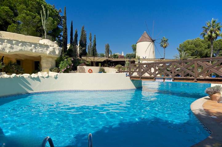 Chalet para 4 personas, con piscina además de jardín y piscina para niños en Cartagena