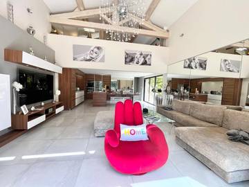Gîte pour 2 personnes, avec jardin ainsi que jacuzzi et piscine, adapté aux familles à Caderousse