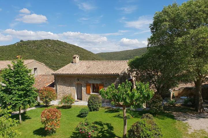 Location de vacances pour 5 personnes, avec balcon et jardin à Saint-André-de-Buèges