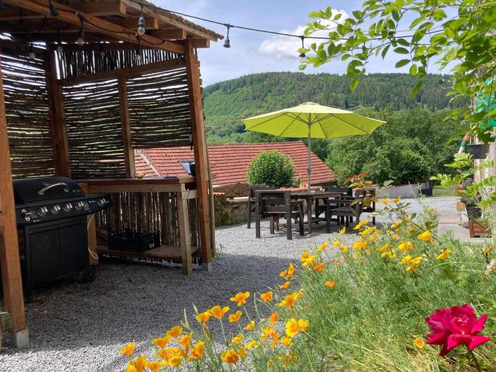 Location de vacances pour 6 personnes, avec jardin ainsi que vue et piscine à Croze - 2