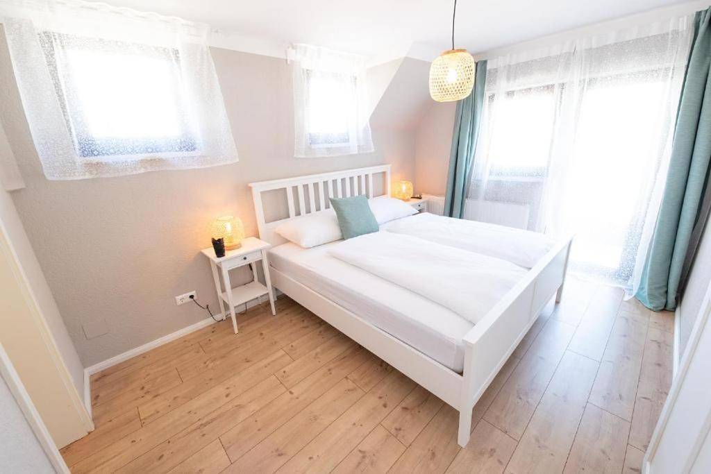 Ganze Wohnung, Room 306 with communal kitchen/balcony in Krumpendorf am Wörthersee, Klagenfurt-Land