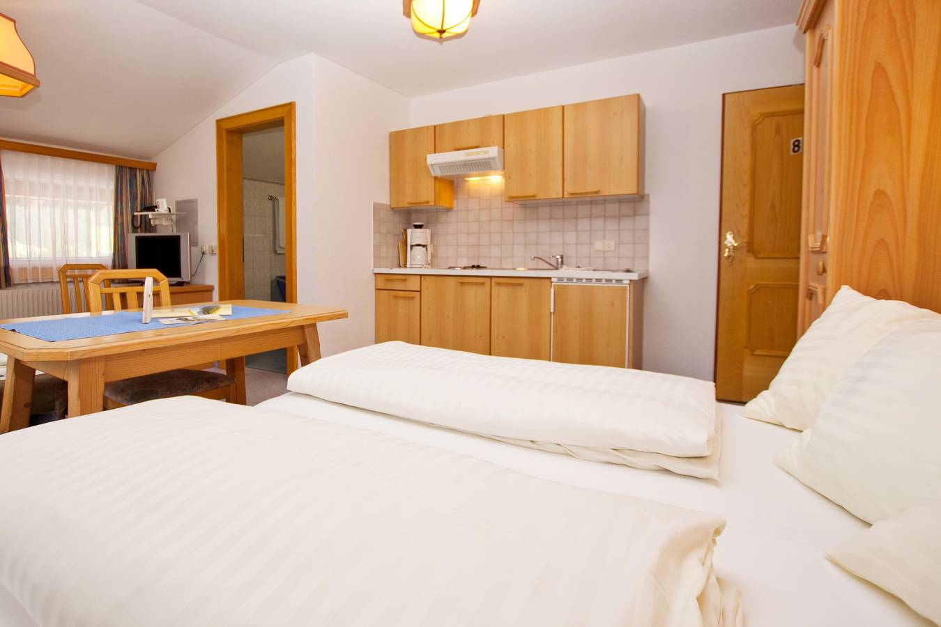 Ganze Ferienwohnung, Appartement Typ 4, Dusche, Wc, Balkon in Tennengau