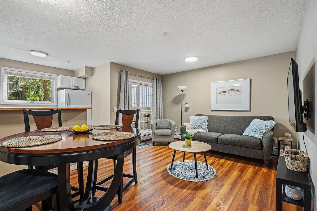 Ganze Wohnung, Roomy 3-Bed Downtown, Ac, Heated Underground Parking, Near Saddledome & Stampede in Calgary, Kanadische Rocky Mountains