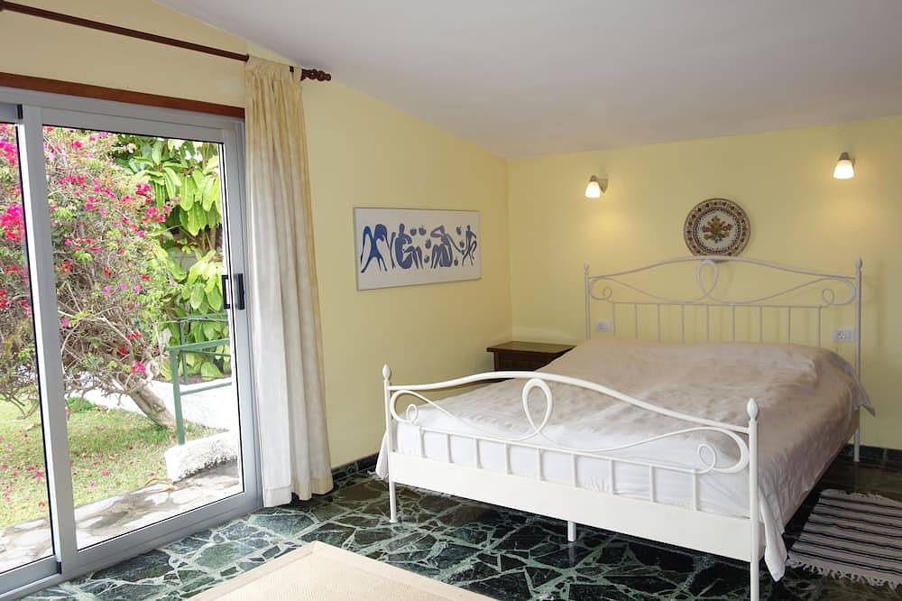 Komfortables Ferienhaus mit herrlichem Garten und Pool direkt am Atlantik in La Victoria de Acentejo, Teneriffa Nord