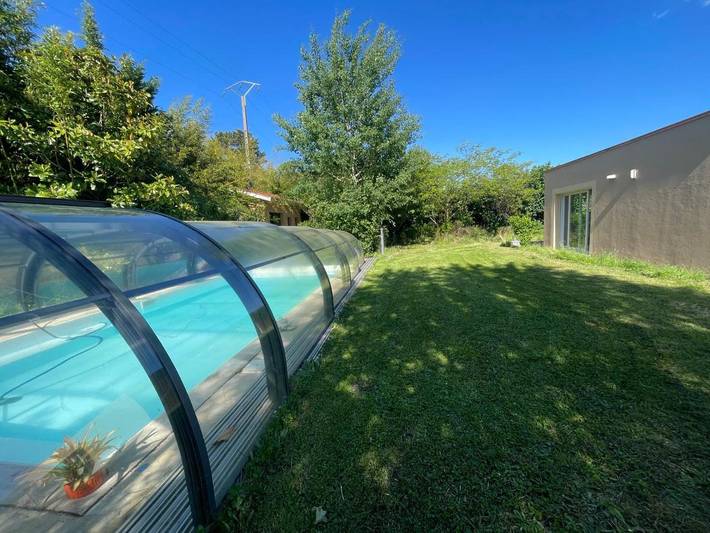 Chambre d’hôte pour 4 personnes, avec Terrasse ainsi que Jardin et Piscine