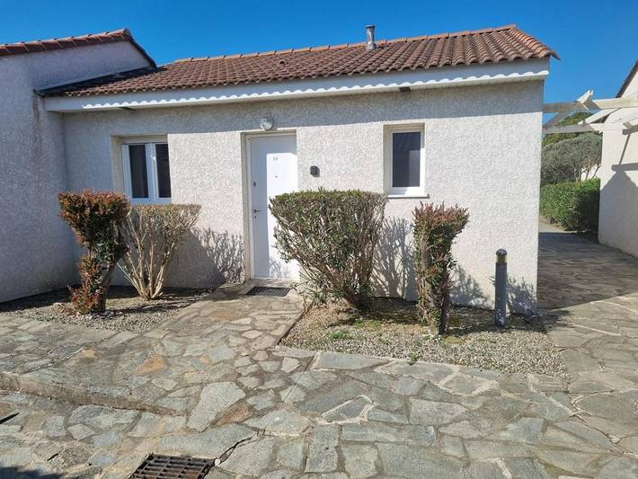 Location de vacances pour 4 personnes, avec vue et jardin ainsi que terrasse et piscine dans Prunete - 3
