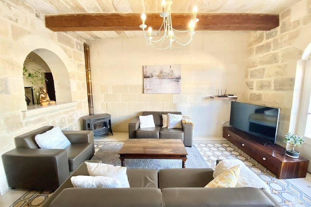 Villa Rossa Gozo ❤ 5 bedroom ensuite w pool & jacuzzi in Xewkija, Gozo
