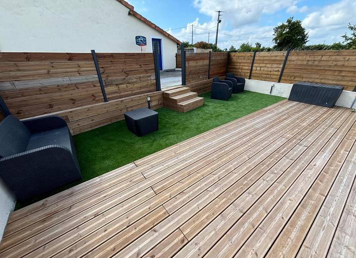 Gîte pour 2 personnes, avec Terrasse ainsi que Jardin et Piscine à Étusson - 4