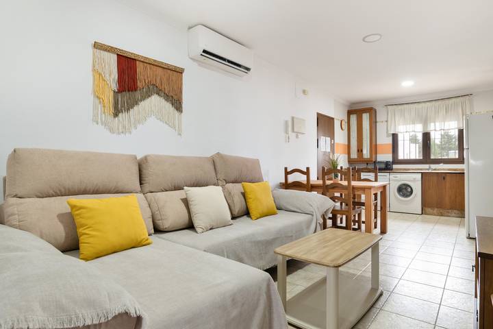Holiday Apartment 'Villa Fornell I' with Shared Pool, Terrace & Wi-Fi in Conil de la Frontera, Costa de la Luz