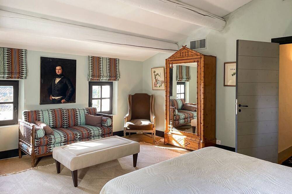 Maison Centurion - Five Bedroom Villa, Sleeps 10 in Maillane, Arles region