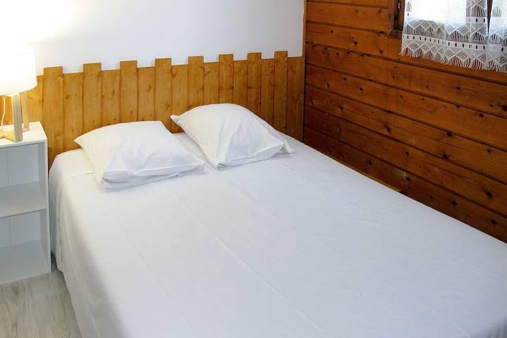 Agréable appartement dans une maison de vacances avec piscine, WIFI, TV, patio et animaux admis in Calvi, Région de Calvi