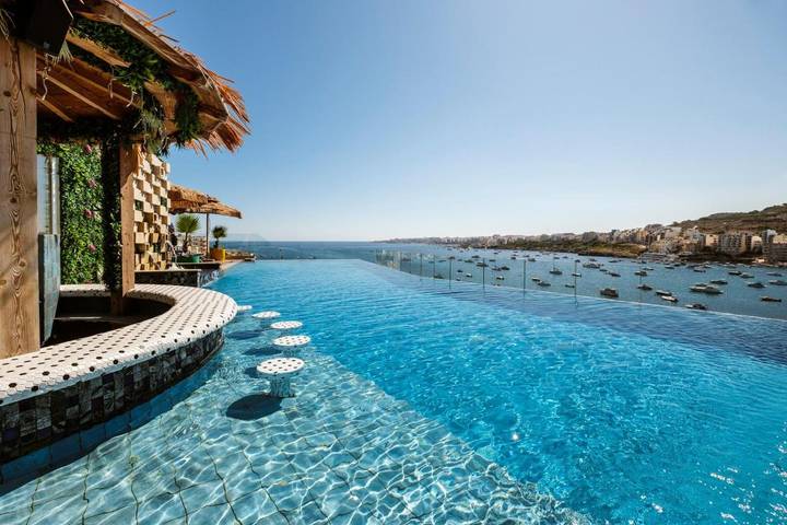 Hôtel pour 2 personnes, avec Terrasse et Jacuzzi ainsi que Piscine et Vue