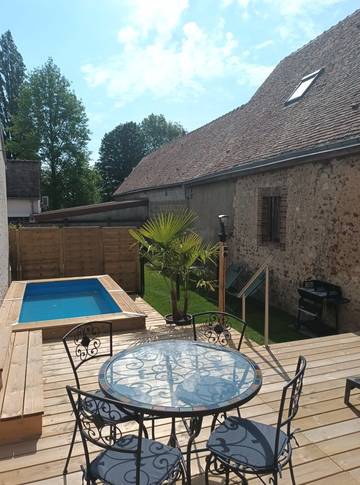 Gîte pour 10 personnes, avec piscine et jacuzzi ainsi que jardin et terrasse à Saint-Hilaire-sur-Yerre