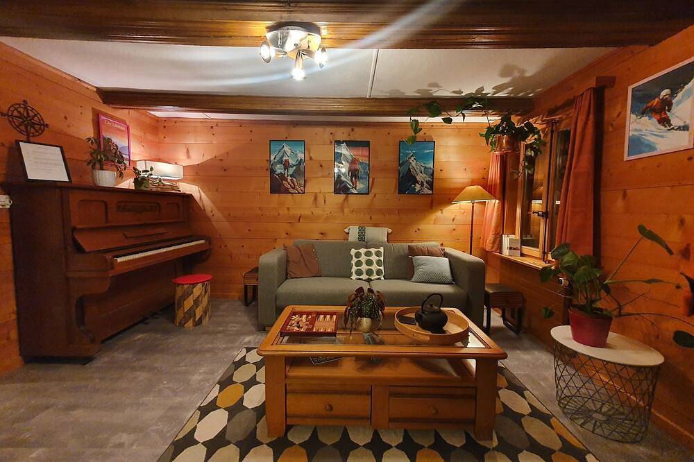 Chalet le muveran, plein centre de gryon avec jardin! in Gryon, Alpes Vaudoises