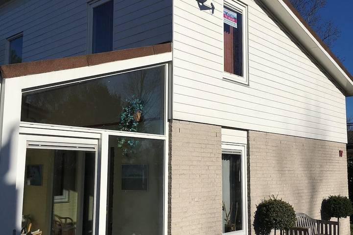Huisje aan zee voor 6 personen, with zwembad and balkon as well as sauna and tuin in Kamperland