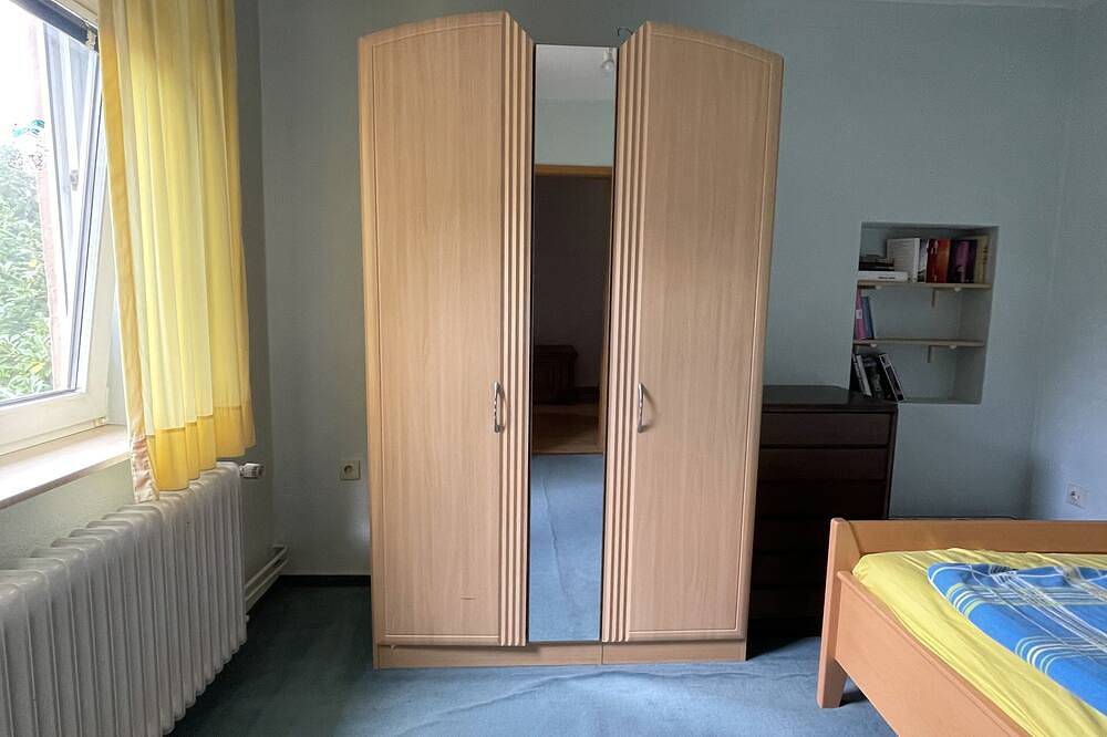 Entire house, quiet city location, garden, electric bed, Free parking, Free Wifi in Bielefeld, North Rhine-Westphalia