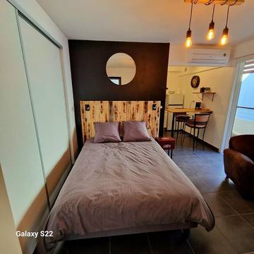 Gîte pour 2 personnes, avec terrasse dans Plage de Saint-Leu