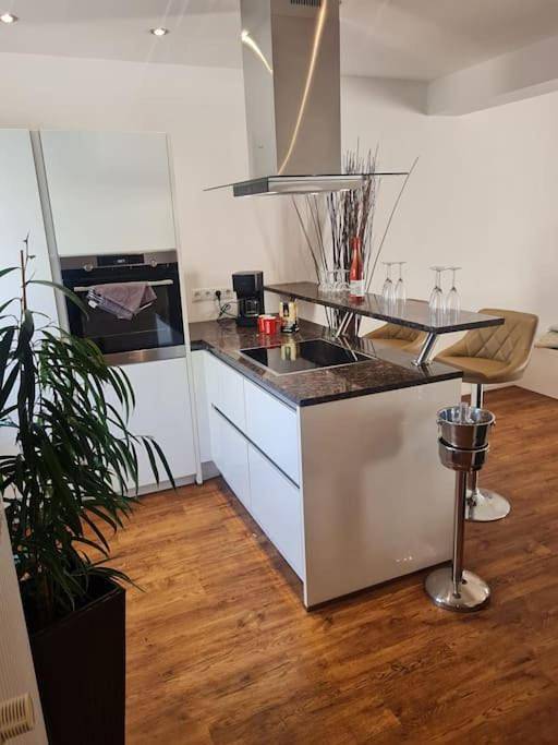 Ganze Wohnung, Two-Bedroom Apartment in Bonn, Rheinland