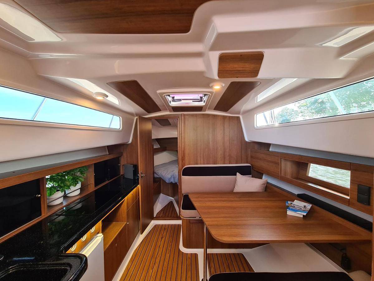 Unique stay on a modern motor yacht - Natural Harbour in Ijsselmeer