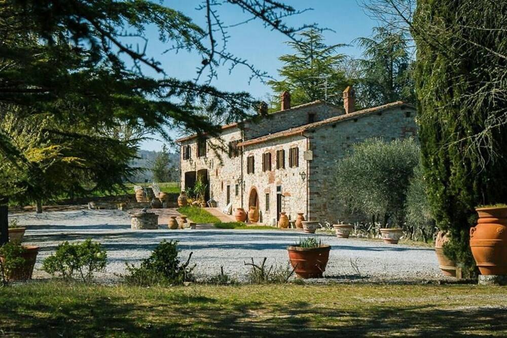 Villa in Gaiole In Chianti mit 6 Schlafzimmern 12 Schlafplätzen in Rignano sull'Arno, Valdarno