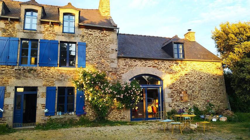 Chambre d’hôte pour 4 personnes, avec Terrasse ainsi que Jardin et Vue à Pleslin-Trigavou