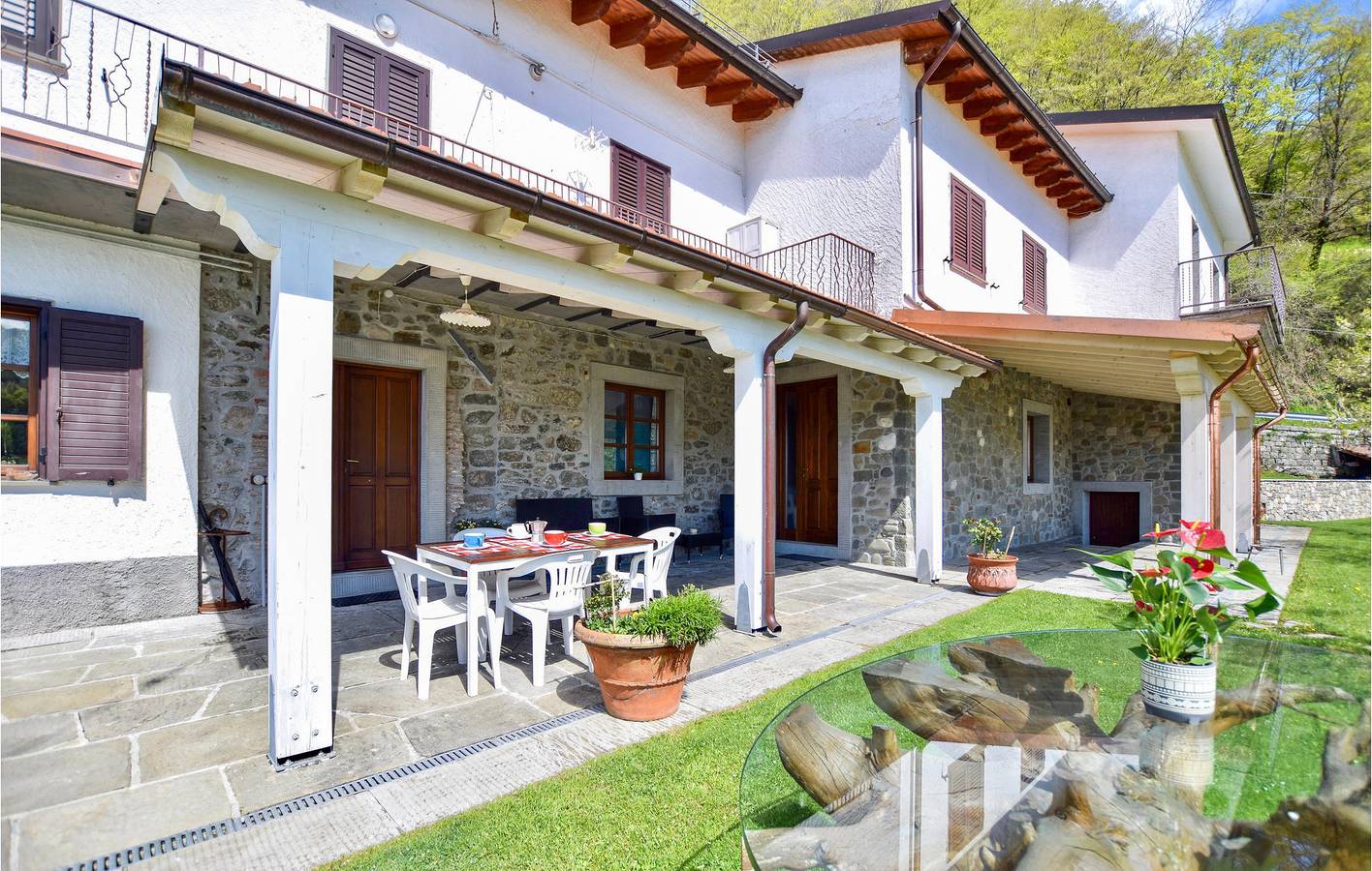 Ganze Ferienwohnung, Appartement am Pool mit Parkplatz & WiFi in Fivizzano, Nationalpark Toskanisch-Emilianischer Apennin