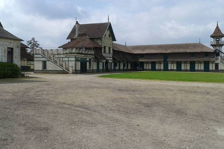 Location de vacances pour 12 personnes, avec terrasse et jardin ainsi que sauna et piscine à Blingel