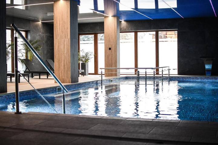 Dom gościnny dla 4 osób, z ogród i basen oraz basen dla dzieci i sauna w Beskidy