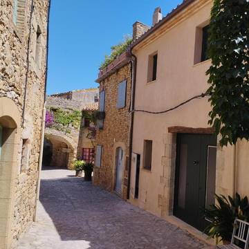 Gîte pour 3 personnes, avec terrasse dans Peratallada